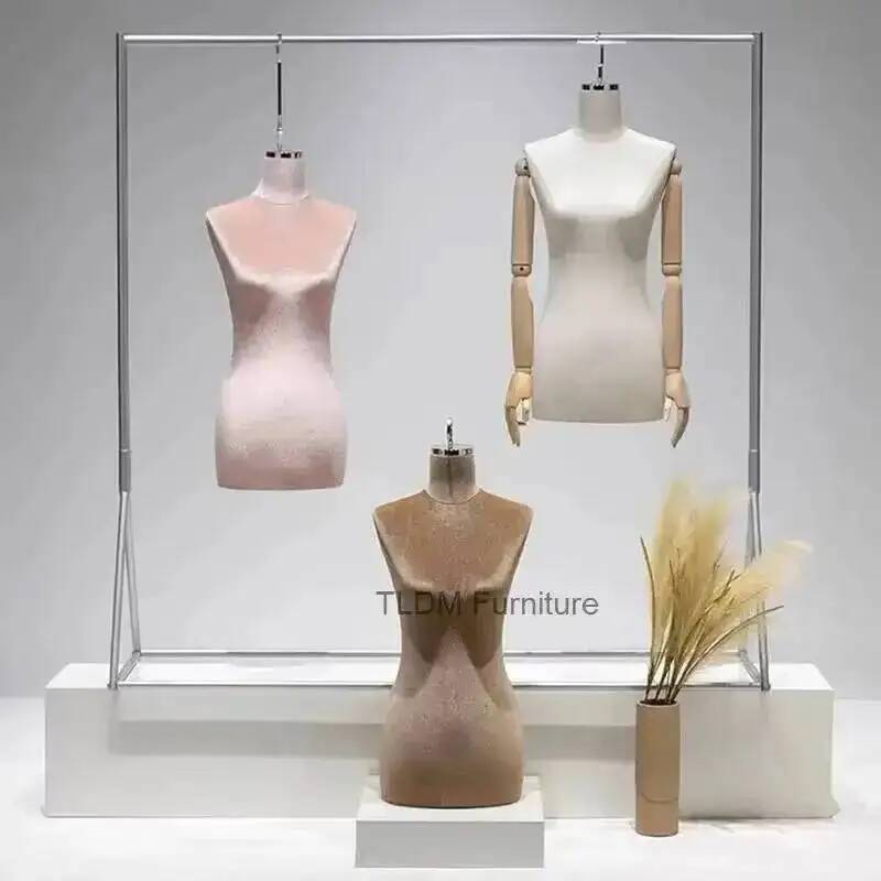 The Wedding Supply Store - Expositor de Roupas Femininas para Costura