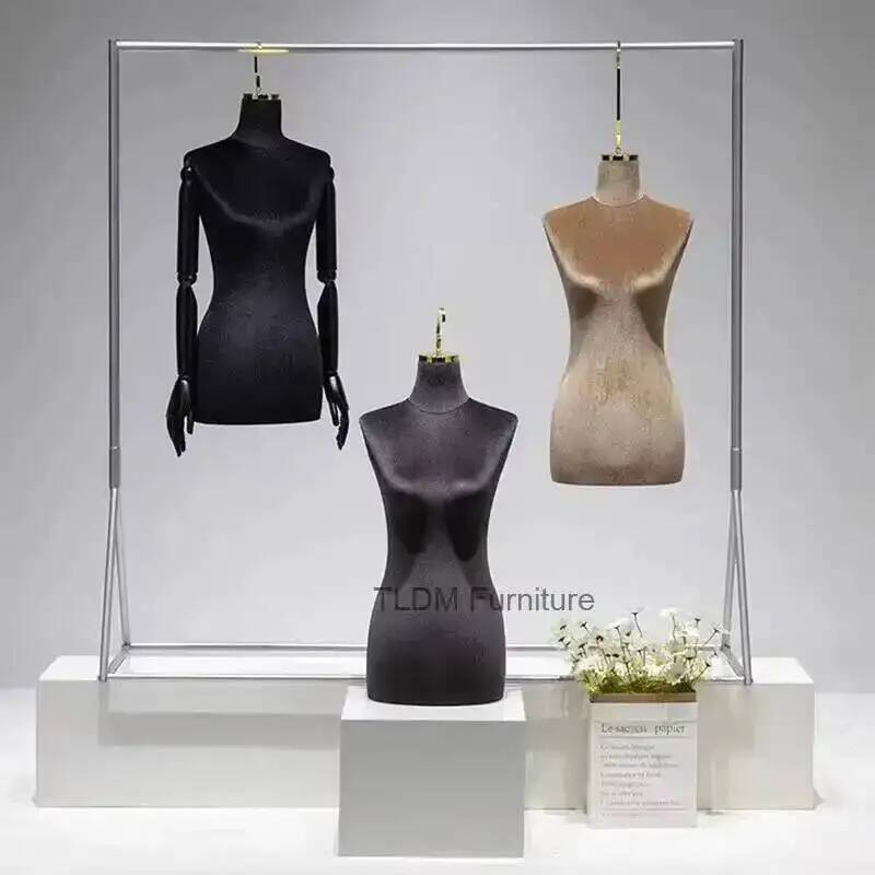 Expositor de Roupas Femininas  - The Wedding Supply Store avaliação e preço